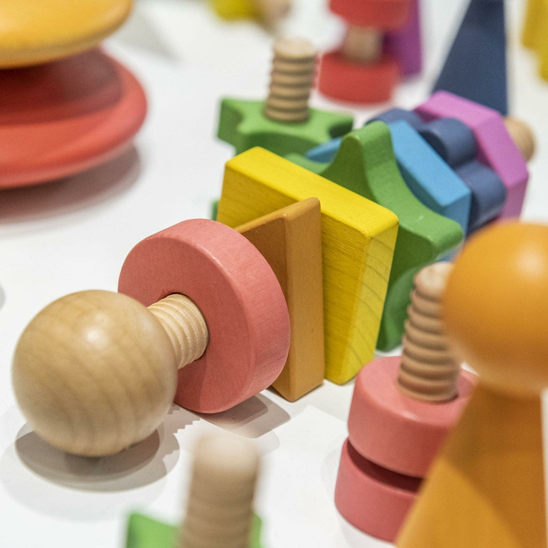 Tickit - Regenboog houten vorm twister